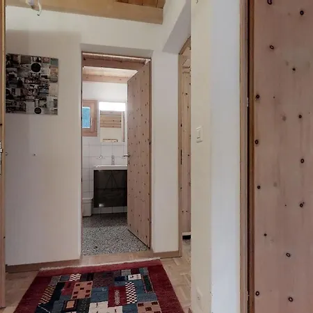 Apartment Sur Staziun 10