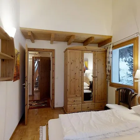 Apartment Sur Staziun 10 *